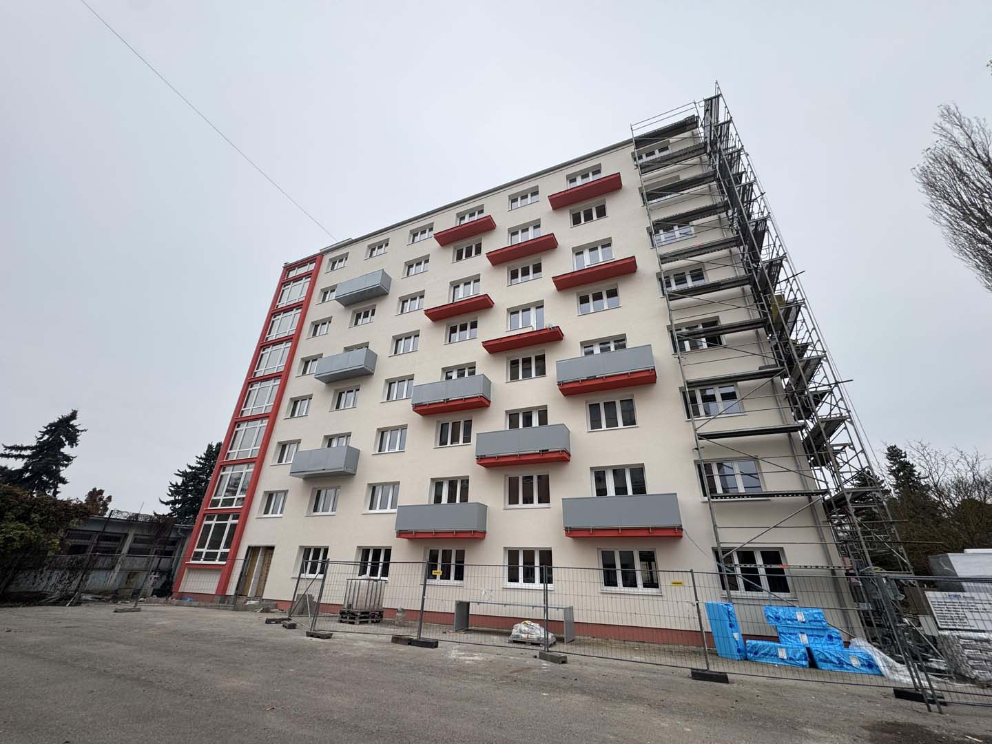 Na aké bytové a rodinné domy sa dajú umiestniť závesné balkóny | HS ALUSYSTEM
