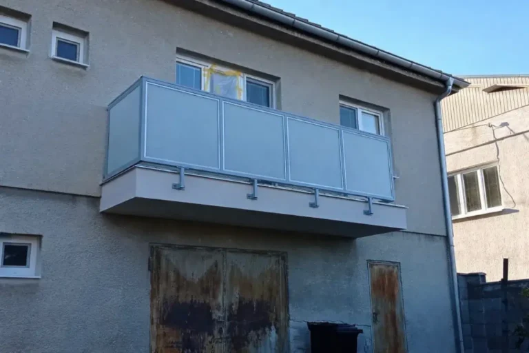 Hliníkové balkónové zábradlie s výplňou HS ALUSYSTEM