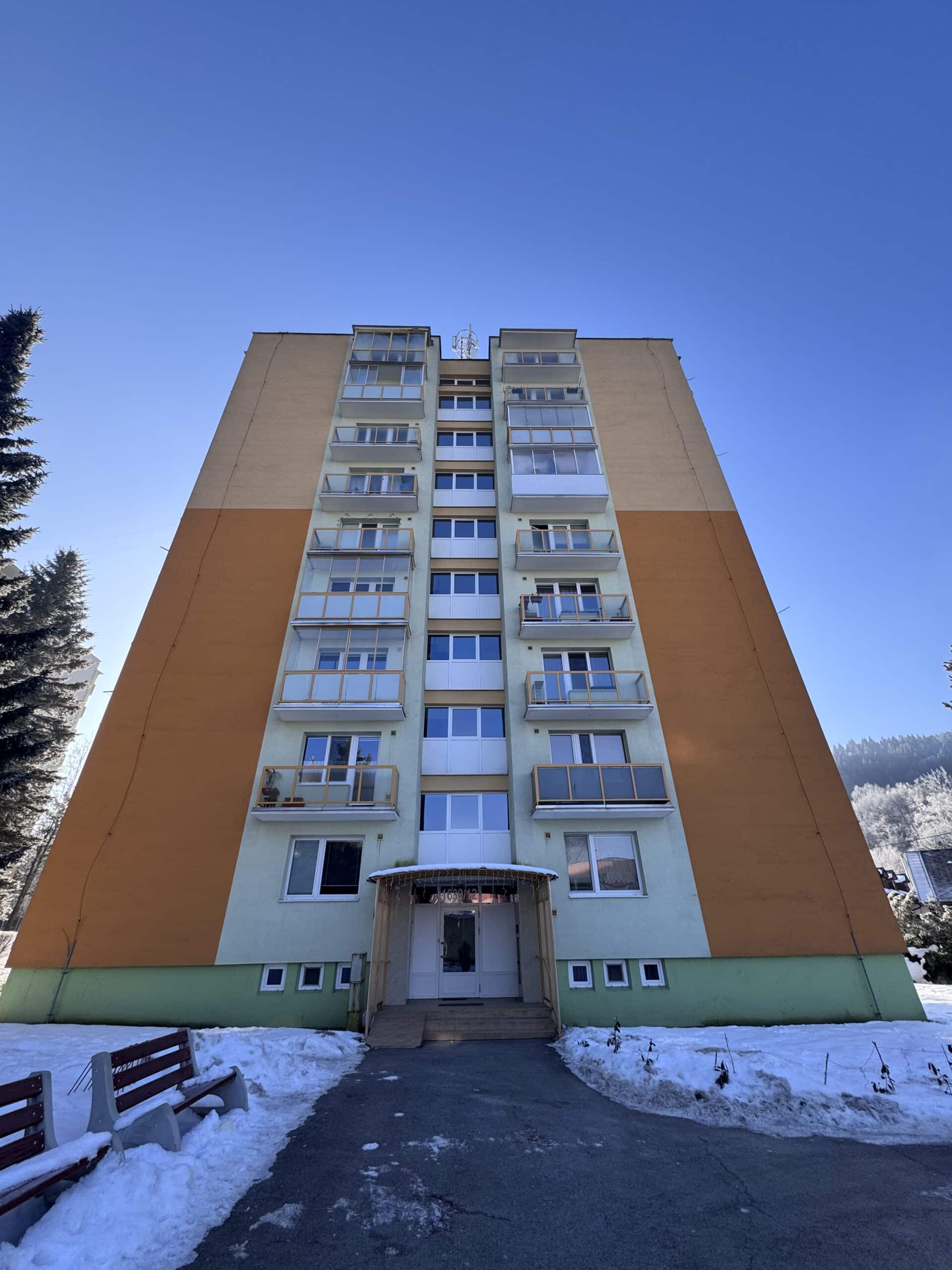 Bytový dom pred realizáciou balkónov