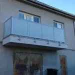 balkonove-zabradlie-optimized - Závesné balkóny - HS - ALUSYSTEM Balkónové zábradlie na bytový dom