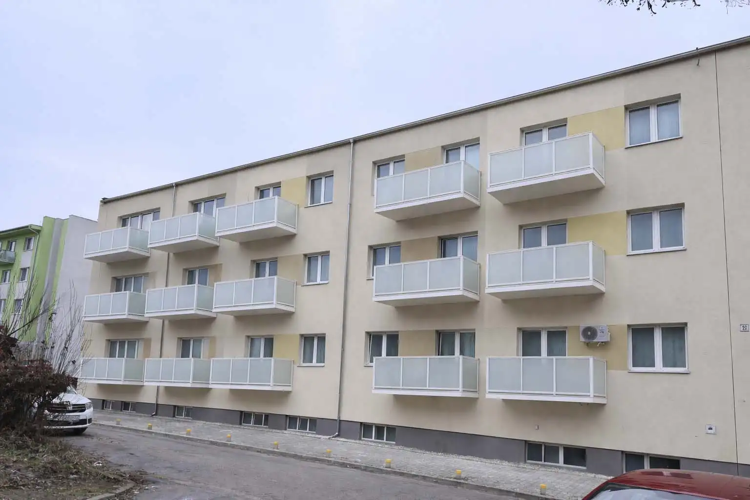Závesné balkóny – cena závisí od rozmerov, výplní, povrchovej úpravy a montáže