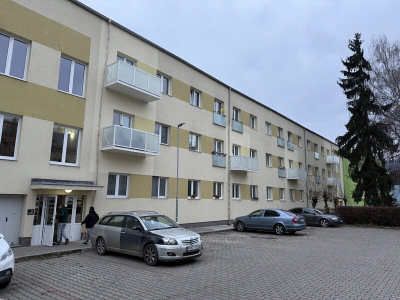 Anbaubalkone in Považská Bystrica: Erkenntnisse aus einem realisierten Projekt
